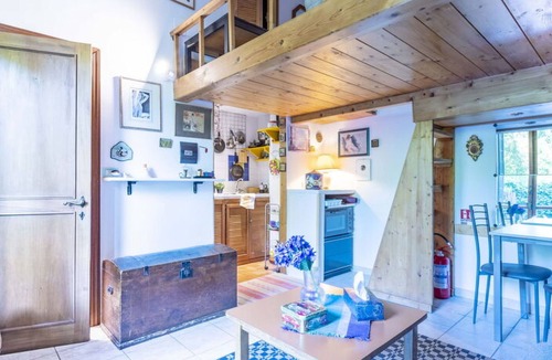 Isolotto Apartment | Suite Vogel by Interhome