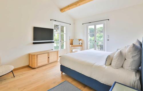 Saint-Tropez Villa | Sumptuous Villa facing the Bay of Canebiers