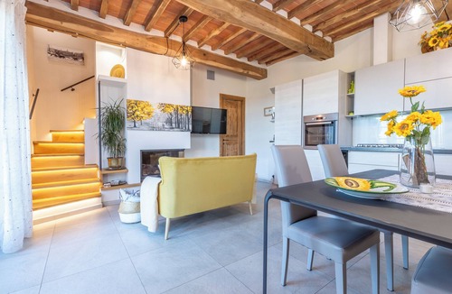Monteroni d'Arbia Apartment | Sunflower with a view of Siena