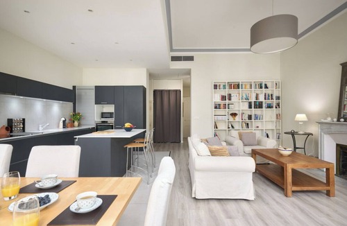 Lepante Quarter Apartment | Sunlight Properties GISELE: Hyper centre, 1 bedroom with bright modern living
