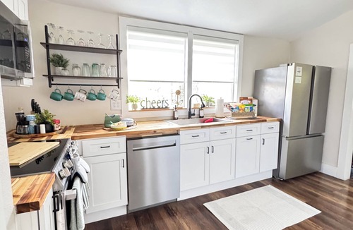 Sanford House | Sunny 5-bedroom Family Central Florida Getaway - AC, WiFi & Private Garden