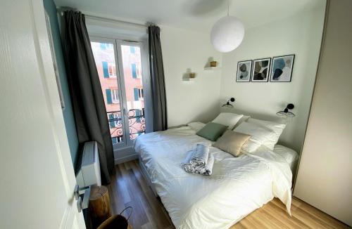 Quartier du Port Apartment | Sunny and calm 2 bed apartment place du Pin