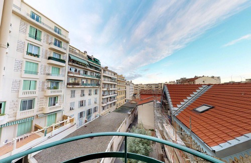 Le Piol Apartment | Sunny Cocoon