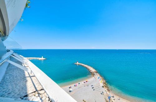 Villeneuve Loubet Beach Apartment | SUNNY