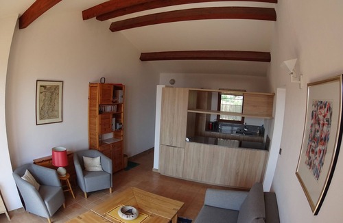 Le Rayol Apartment | Sunny fully equipped apartment with fantastic sea view.