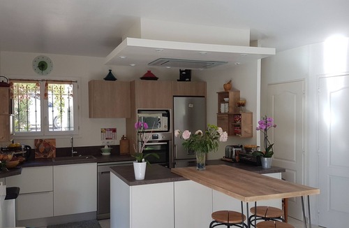 Saint-Jacques House | Sunny, quiet villa with spa, beautiful garden, barbecue, table tennis