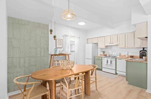 Historic Downtown Kissimmee House | Super Boho - At Lake Toho's Water