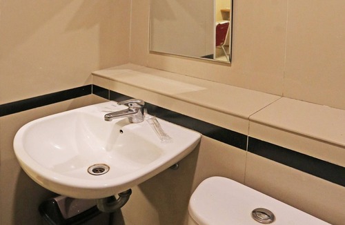 Serpong Hotel | Super OYO Townhouse OAK Hotel Fiducia Serpong