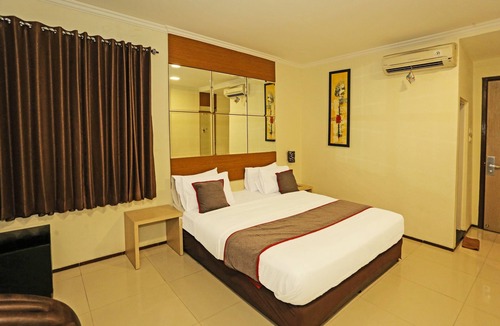 Serpong Hotel | Super OYO Townhouse OAK Hotel Fiducia Serpong