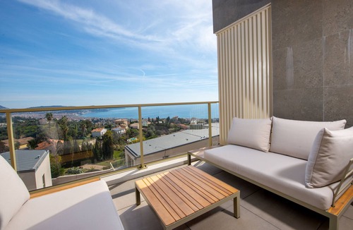 La Madeleine Apartment | Superb 2 bed 2 bath apartment with sea views in Nice