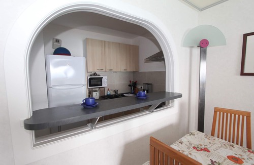 Fabron Apartment | Superb air-conditioned flat on the 7th floor facing the sea.
