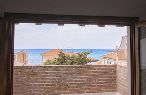 San Vincenzo House | Superb apartment located just 30 m from the sea, ideal for a family !