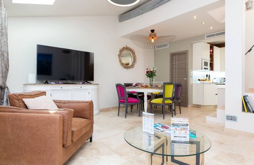 Antibes Old Town House | Superb house with sea view, 3 bedrooms, 3 bathrooms, jacuzzi, sauna, Old Town