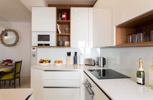 Antibes Old Town House | Superb house with sea view, 3 bedrooms, 3 bathrooms, jacuzzi, sauna, Old Town