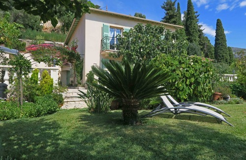 Menton Apartment | Superb Panoramic sea and mountain facing south Very quiet