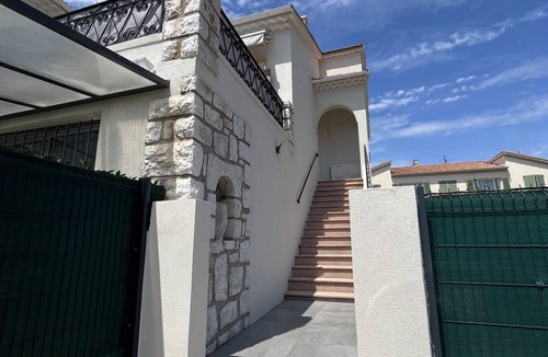 Saint-Laurent-du-Var Apartment | Superb upstairs villa with private garden and parking.
