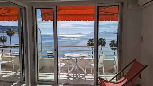 Juan-les-Pins Apartment | Superbe appartement vue mer panoramique