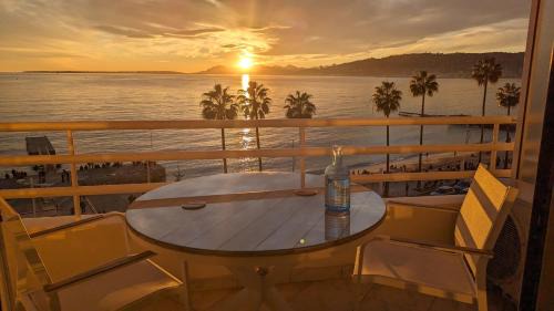 Juan-les-Pins Apartment | Superbe appartement vue mer panoramique