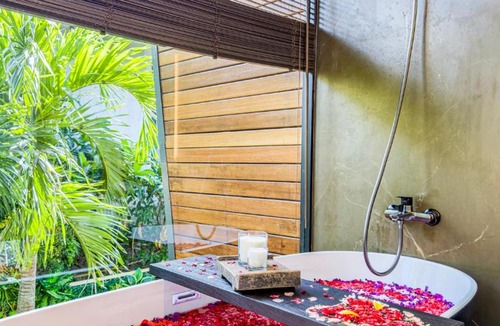 Umalas Villa | Superior Luxury Loft with Working Desk, Instagramable Pool