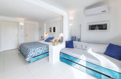 Forio Cabin | Superior Room with a Garden Terrace and side sea view