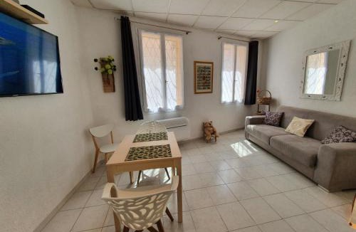 Le Suquet Apartment | Suquet 22 – 2 Pièces, Cannes Cœur Historique, Calme, Plage à 300m, Parking