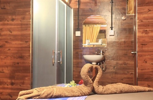 Lindung Jaya House | Swarga Lodge and Homestay
