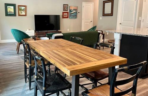 Sanford House | Sweet Stay with fully fenced yard