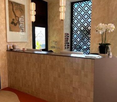 Juan-les-Pins Apartment | Sweett - Maison Blanche I