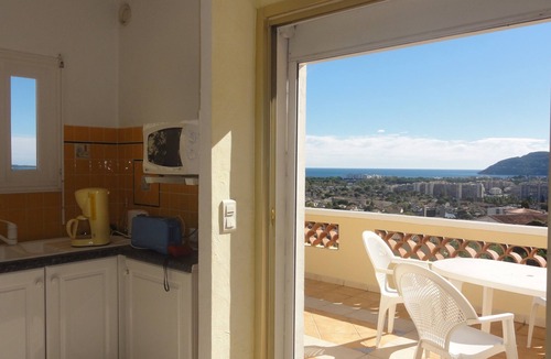 Les Termes Apartment | T2 in villa, panoramic sea view, large terrace, south-facing, quiet location