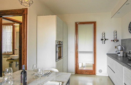 Corsanico-Bargecchia House | Tasteful semi-detached house with jacuzzi in Tuscany.