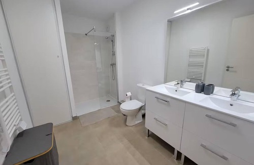 Frejus Plage Apartment | Terra Tosca – Sunny & Stylish Apartment – 2 Min Walk to Fréjus Beach!