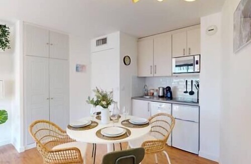 Cannes Old Town Apartment | Terrace with sea view, Swimming pool, Beach 200m away, A/C