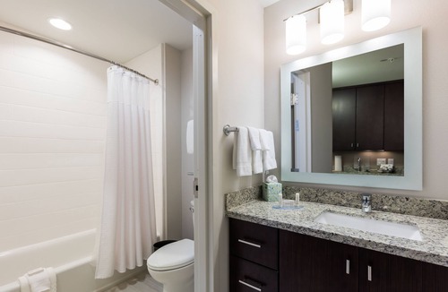 Williamsburg Hotel | The Apalone's Retreat I - 2 Queen Beds + Parking
