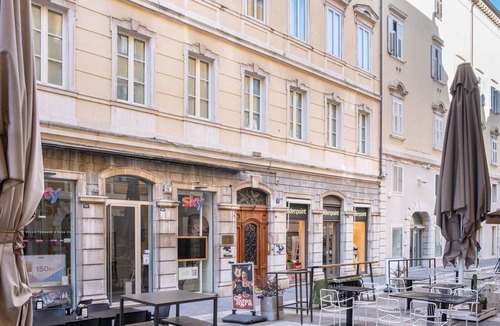 Trieste Old Town Apartment | The Architect - Exclusive Loft in Ponteroso