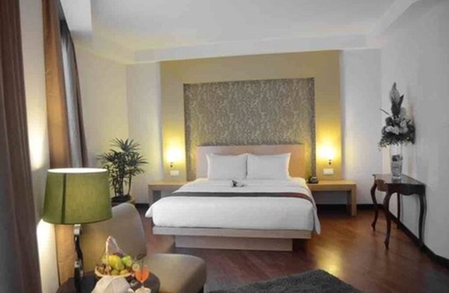 Padang Hotel | The Axana Hotel
