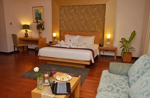 Padang Hotel | The Axana Hotel