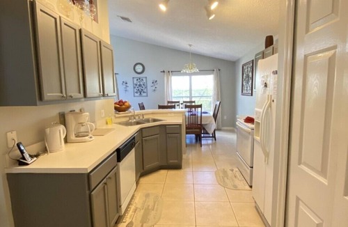 Lake Berkley House | The Berkley Retreat – 3BR Home with Private Pool near Disney