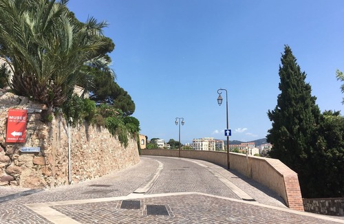 Le Suquet Apartment | The charm of the Provencal village in the heart of Cannes, next to the beaches and the Palace