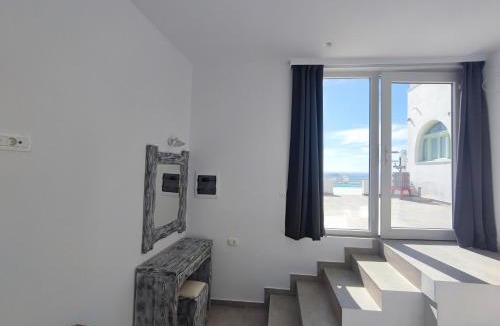 Megalochori Apartment | The Cliff Reflections - Adults Only