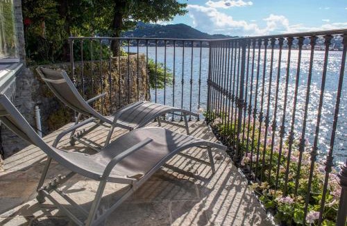 Blevio Apartment | The dock of Villa Sardagna