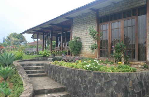 Cipanas Villa | The Kahayang Villa
