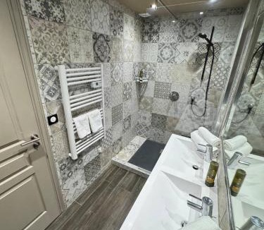 Riou - Petit Juas - Av de Grasse Villa | The Mazet