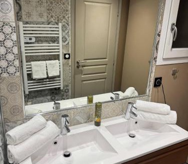 Riou - Petit Juas - Av de Grasse Villa | The Mazet