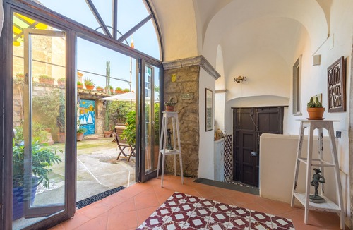 Meta Villa | The Orchid Corner Guesthouse 🇮🇹