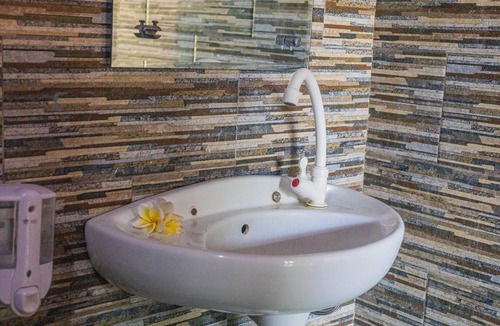 Sampalan House | The Peace Arta Bungalow