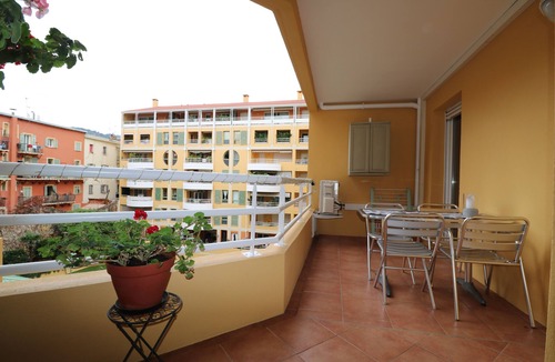 Quartier du Port Apartment | The perfect holiday apartment with balcony and AC, near the Port!