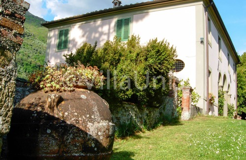 Nocchi Villa | The real Tuscan villa from the movies - with pool and garden