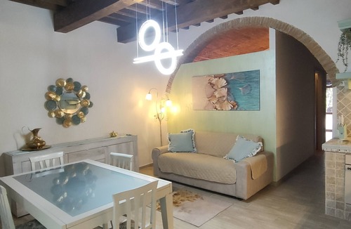 Ponsacco Apartment | THE RUSTIC NEST SUITE