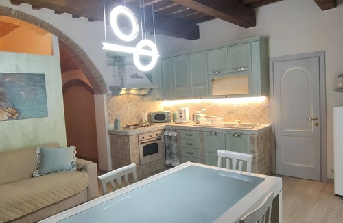 Ponsacco Apartment | THE RUSTIC NEST SUITE