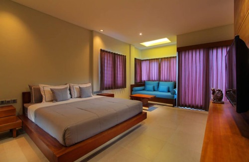Seminyak Hotel | The Spacious room designed in a sequence of cascading spaces